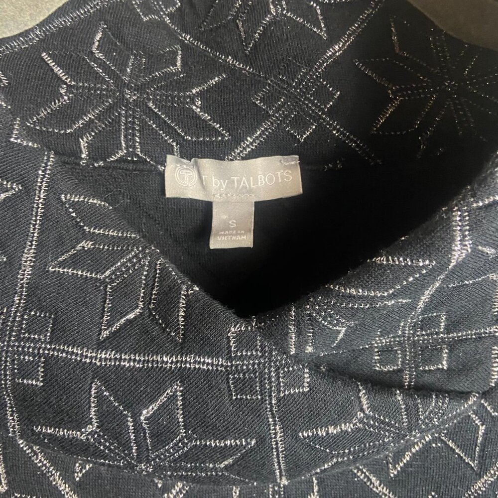 T By Talbots Size Small Snowflake Quilted Wrap Ne… - image 3